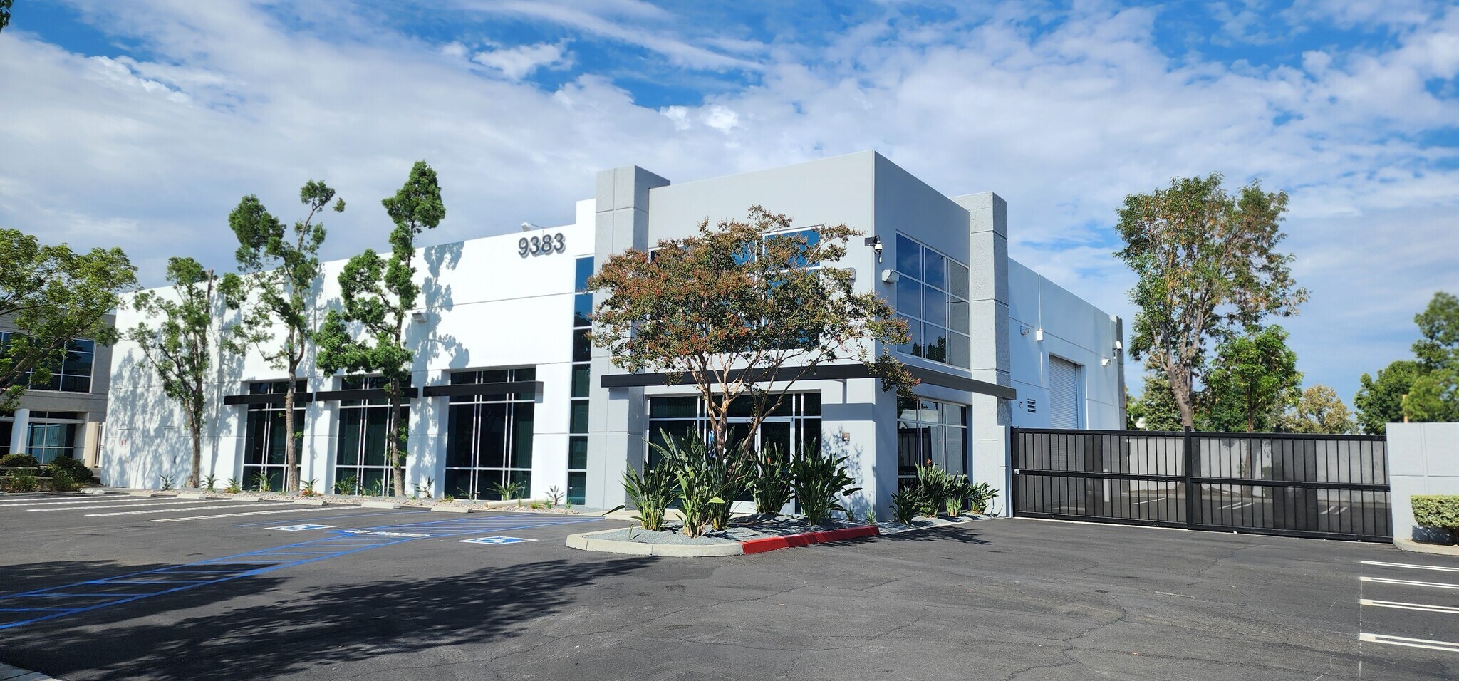 9383 Charles Smith Ave, Rancho Cucamonga, CA à louer Photo de l’immeuble– Image 1 sur 4