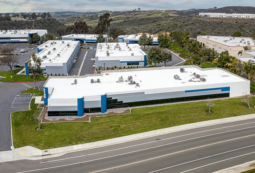 2738 Loker Ave W, Carlsbad, CA à louer - Aérien – Image 2 sur 6