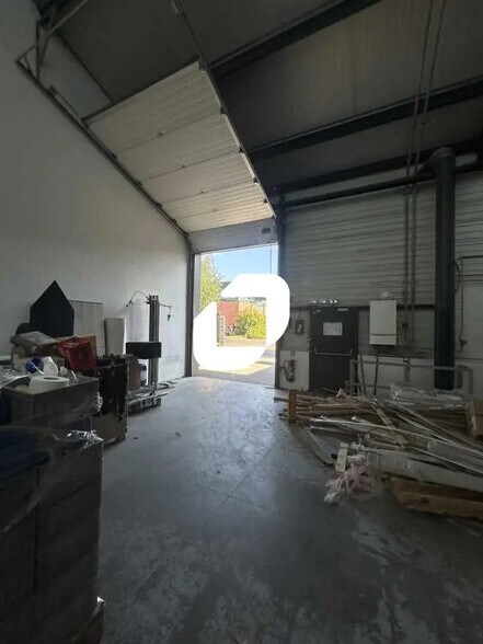 Bureau dans Saint-Denis à louer - Photo de l’immeuble – Image 2 sur 10