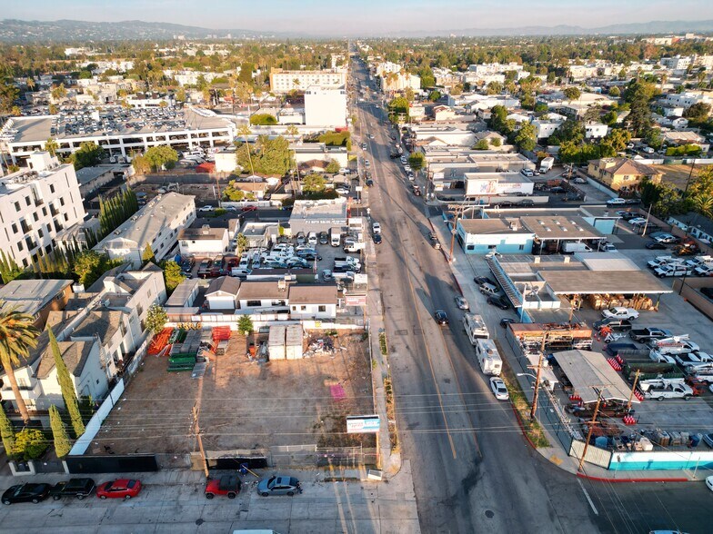 11208 Burbank Blvd, North Hollywood, CA à vendre - Photo de l’immeuble – Image 3 sur 8