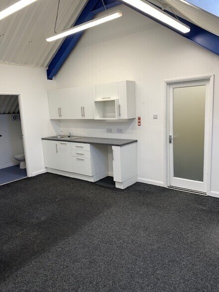 22a Griffin Rd, Clevedon à louer - Photo de l’immeuble – Image 2 sur 3
