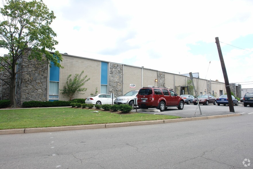 62-64 Grant Ave, Carteret, NJ à louer - Photo principale – Image 1 sur 4