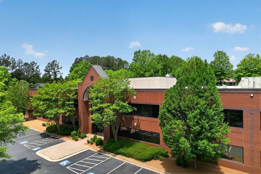 1357 Hembree Rd, Roswell, GA à louer - Photo de l’immeuble – Image 3 sur 18