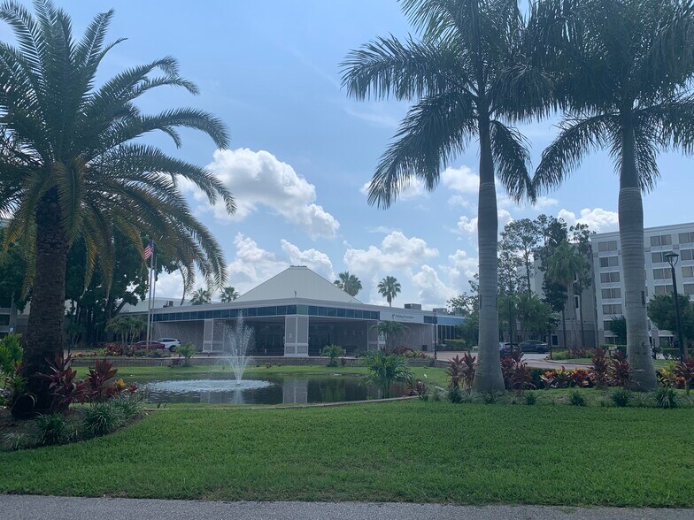 3011 Maingate Ln, Kissimmee, FL à louer - Photo de l’immeuble – Image 1 sur 8
