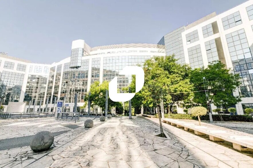 Bureau dans Noisy-le-Grand à louer - Photo de l’immeuble – Image 1 sur 2