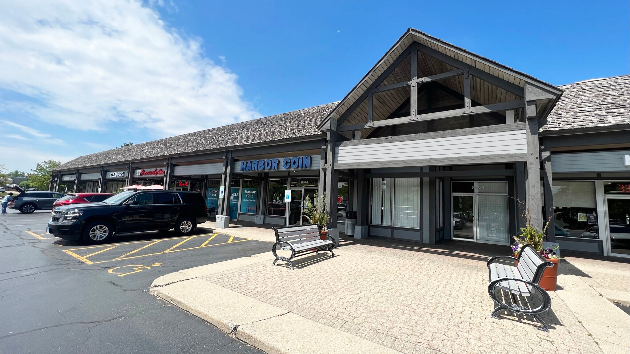5250 Grand Ave, Gurnee, IL à louer Photo principale– Image 1 sur 4