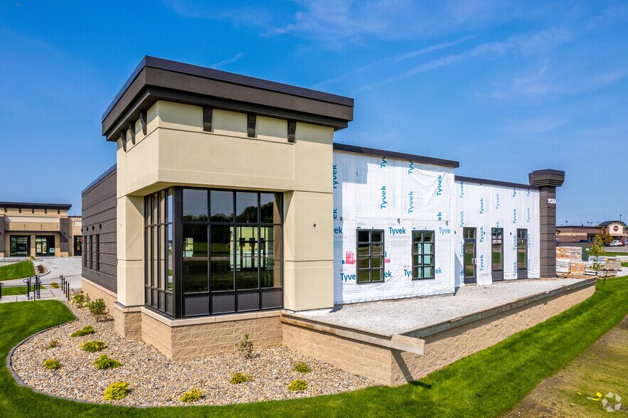 1510 S Ankeny Blvd, Ankeny, IA à louer - Photo de l’immeuble – Image 3 sur 10