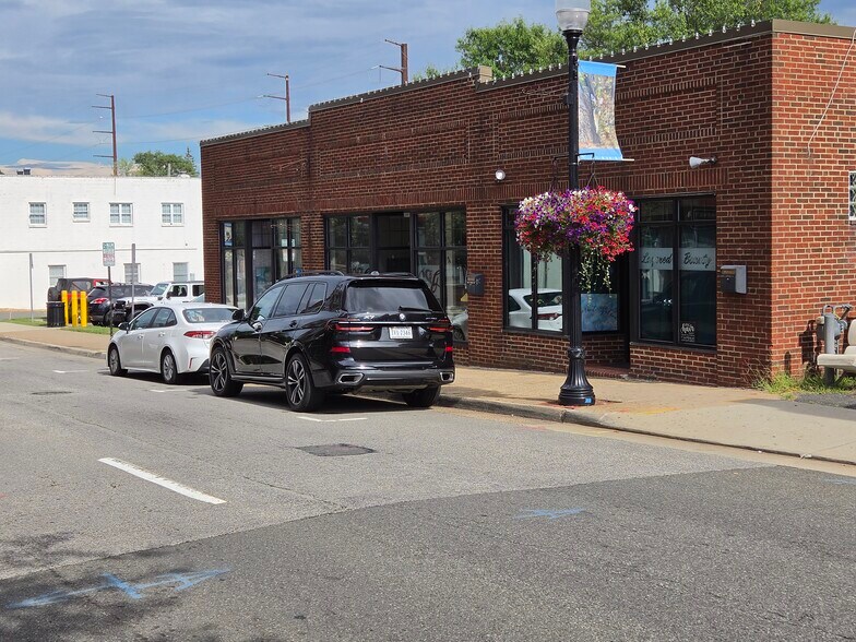 9013-9017 Center St, Manassas, VA à louer - Photo de l’immeuble – Image 3 sur 3