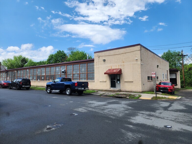 943 Sanderson Ave, Scranton, PA à vendre - Photo principale – Image 1 sur 28
