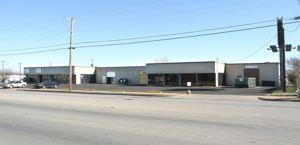 760-780 N Beach St, Fort Worth, TX à louer - Photo de l’immeuble – Image 2 sur 17