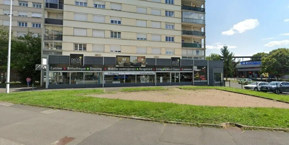 Local commercial dans à vendre - Photo de l’immeuble – Image 1 sur 6