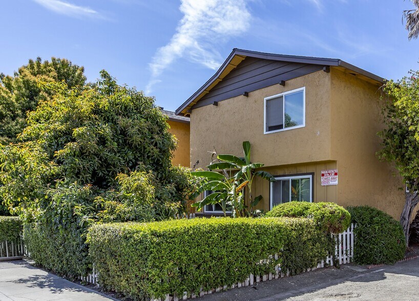 2136 Main St, Santa Clara, CA à vendre - Photo de l’immeuble – Image 1 sur 11