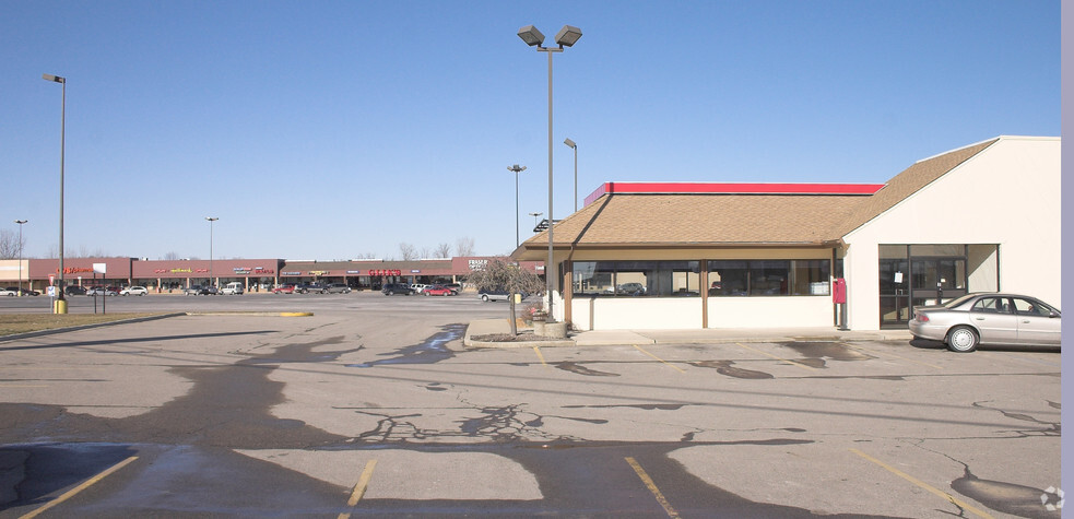 67180-67244 Gratiot Ave, Richmond, MI à louer - Photo de l’immeuble – Image 2 sur 4
