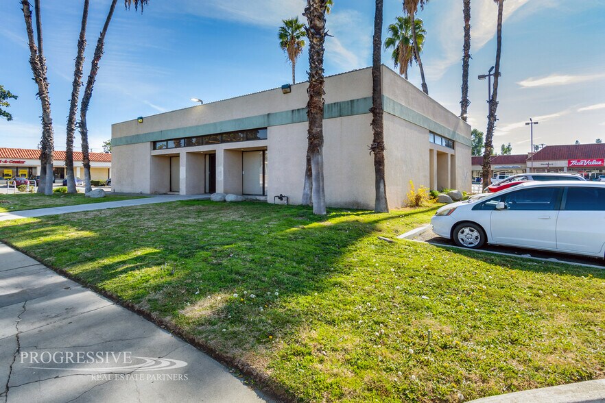 1995 E Florida Ave, Hemet, CA à vendre - Photo de l’immeuble – Image 3 sur 5