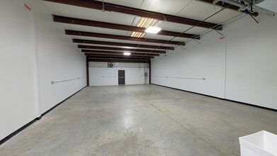 450 Pike Park Dr, Lawrenceville, GA à louer Photo intérieure– Image 2 sur 8