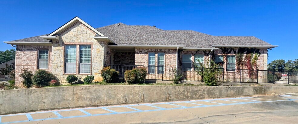 1205 Bent Oaks Ct, Denton, TX à vendre - Photo de l’immeuble – Image 2 sur 55
