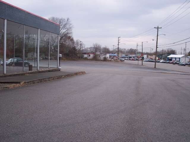 708 W Spring St, Cookeville, TN à louer - Photo de l’immeuble – Image 2 sur 12