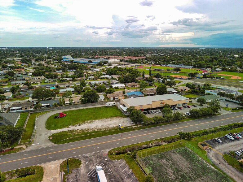 1507 Aurora Rd, Melbourne, FL à louer - Photo principale – Image 1 sur 1