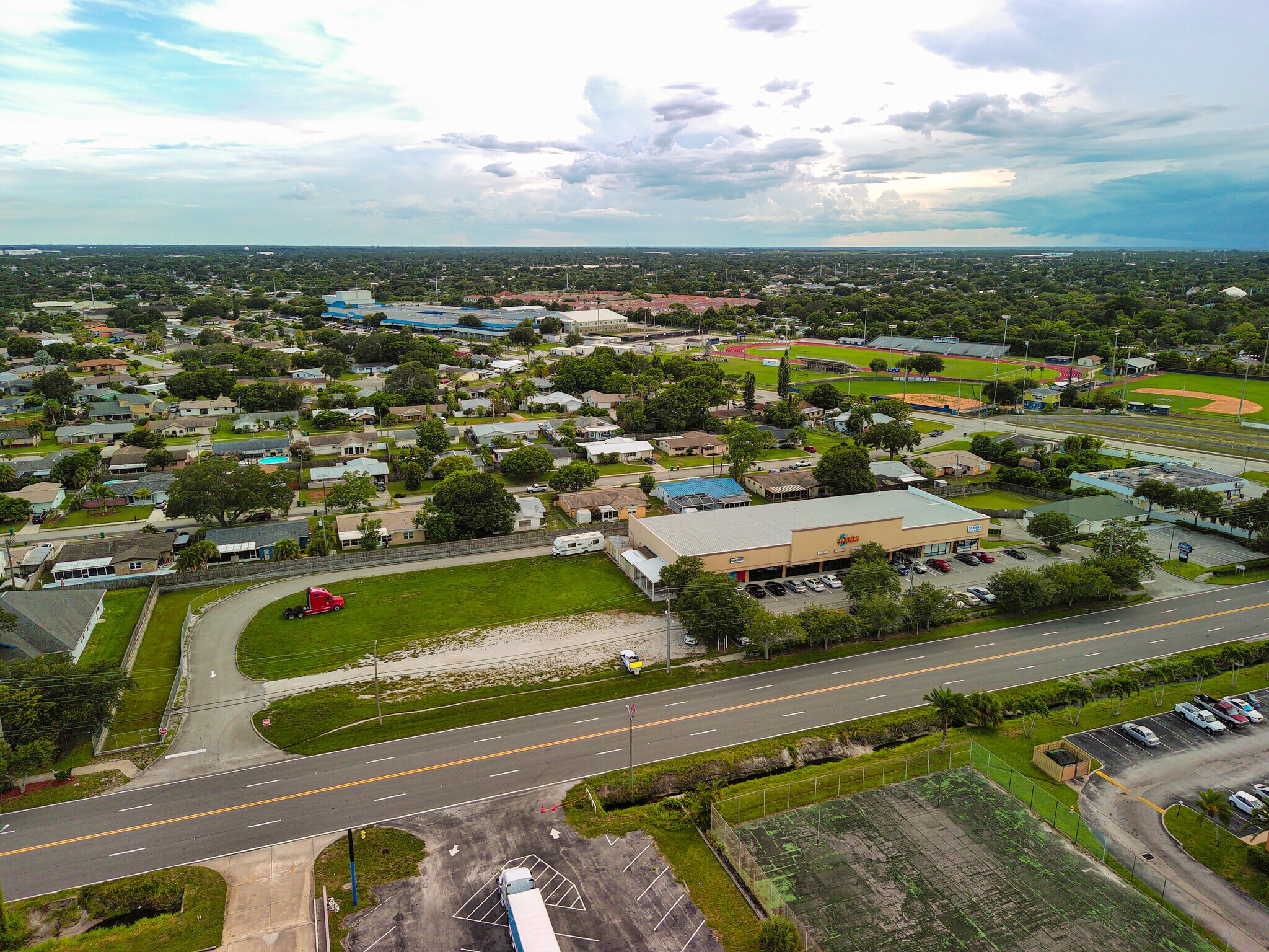 1507 Aurora Rd, Melbourne, FL à louer Photo principale– Image 1 sur 2