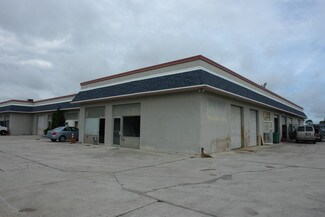 Plus de détails pour 1562 SE Village Green Dr, Port Saint Lucie, FL - Local d'activités à louer