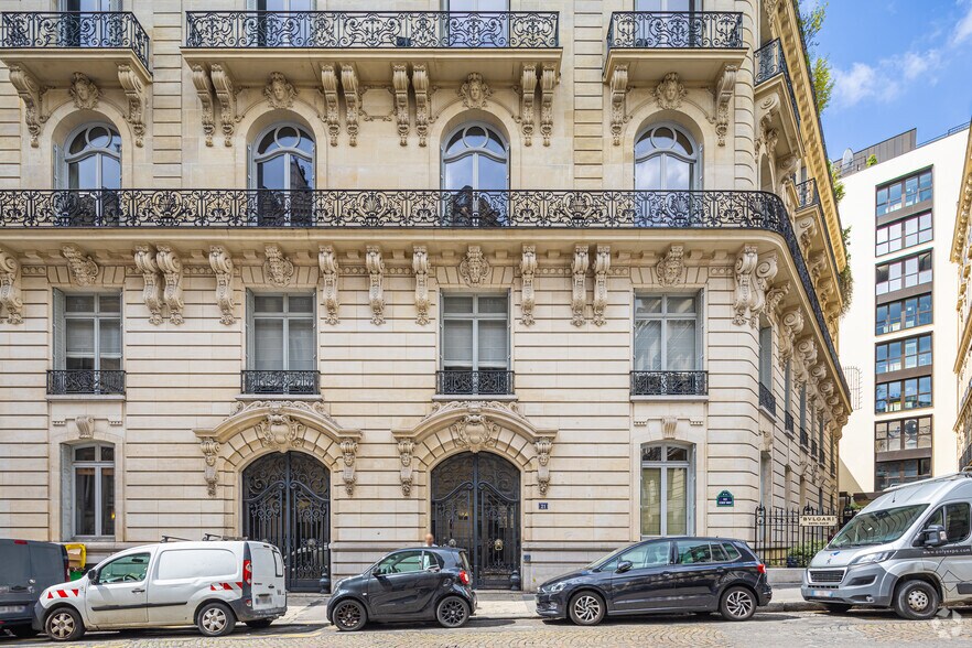 21 Rue Clément Marot, Paris à louer - Photo de l’immeuble – Image 2 sur 5
