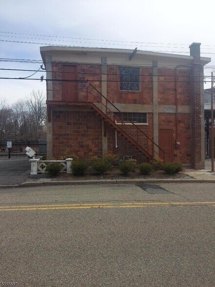 16 Flanders Rd, Netcong, NJ à vendre - Photo de l’immeuble – Image 2 sur 21