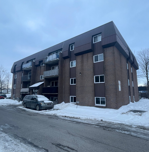 3235 Boul De La Grande-Allée, Boisbriand, QC à vendre - Photo principale – Image 1 sur 1