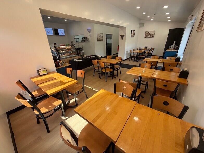 706 W Jefferson St, Kokomo, IN à vendre - Photo de l’immeuble – Image 3 sur 19