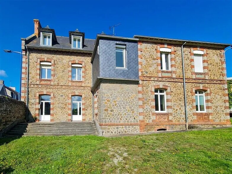 Bureau dans Saint-Brieuc à vendre - Photo de l’immeuble – Image 2 sur 10