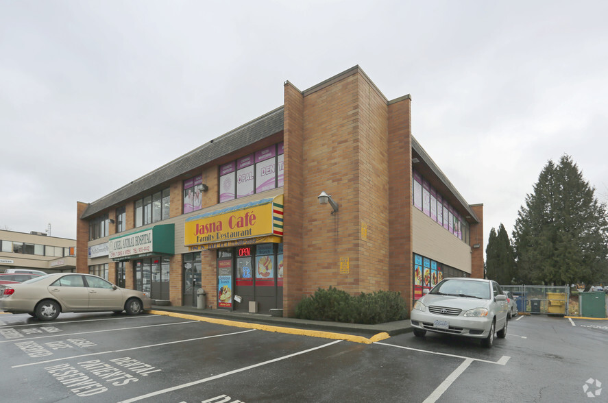 10318-10324 Whalley Blvd, Surrey, BC à louer - Photo principale – Image 1 sur 27