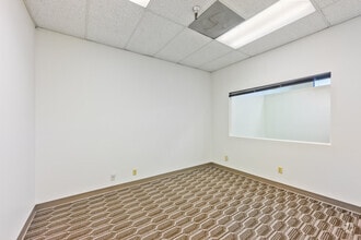 1126 W Foothill Blvd, Upland, CA à louer Photo intérieure– Image 2 sur 3