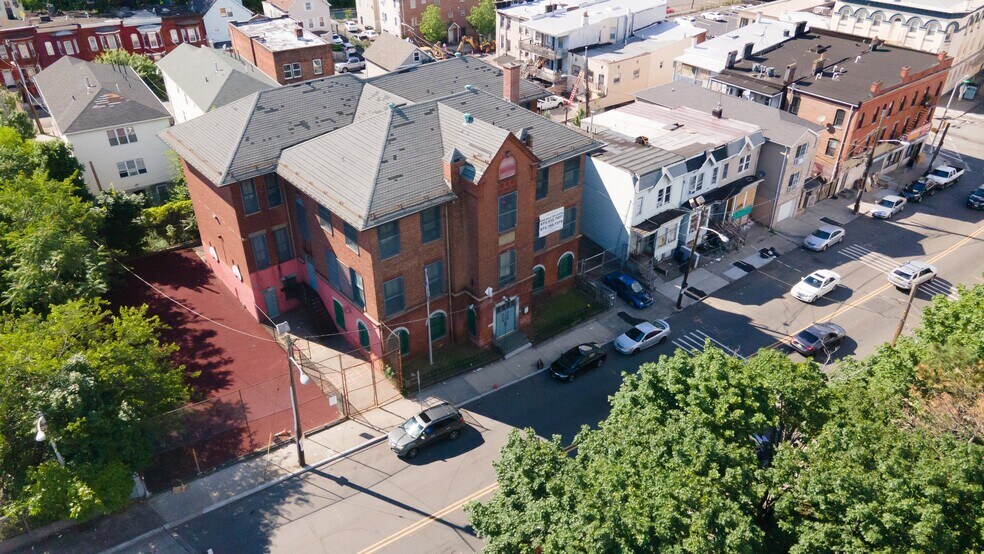 70 Roseville Ave, Newark, NJ à vendre - Photo de l’immeuble – Image 2 sur 10