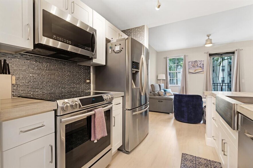 533 NE 3rd Ave, Fort Lauderdale, FL à vendre - Photo intérieure – Image 2 sur 16
