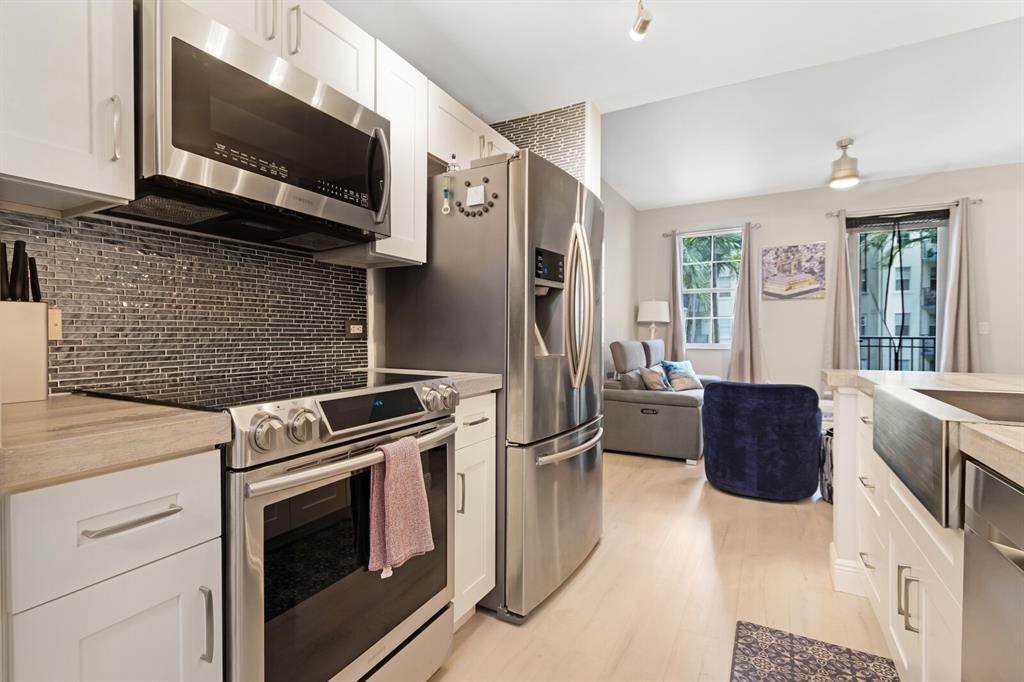 533 NE 3rd Ave, Fort Lauderdale, FL 33301 - Lot 229 -  - Photo intérieure - Image 1 of 8