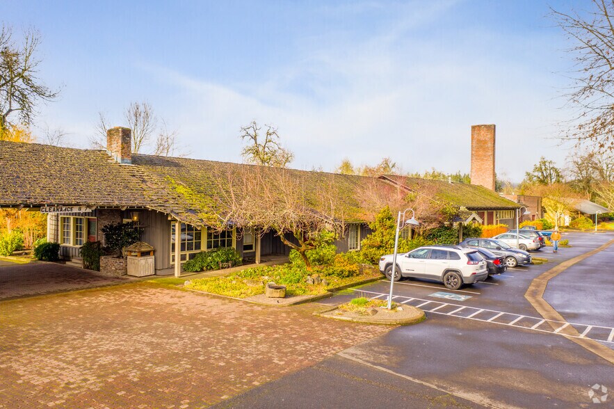 725 Row River Rd, Cottage Grove, OR à vendre - Photo principale – Image 1 sur 6