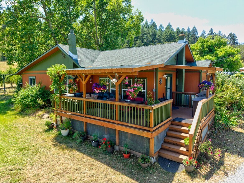 220 Faver Dr, Riddle, OR à vendre - Photo principale – Image 1 sur 1
