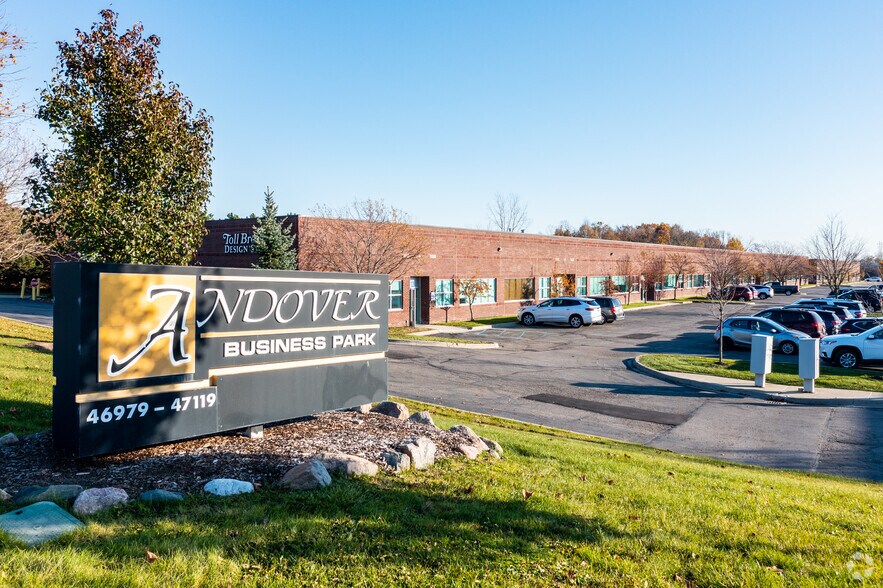 47075-47119 Five Mile Rd, Plymouth, MI à louer - Photo de l’immeuble – Image 3 sur 6