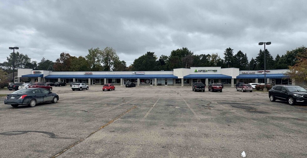 5515 Davison Rd, Burton, MI à louer - Photo de l’immeuble – Image 3 sur 12