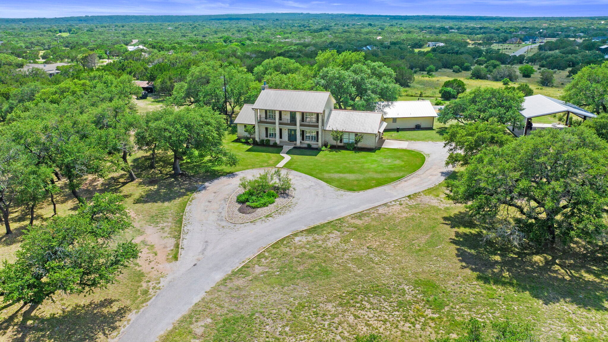 539 Oak Vista Dr, Burnet, TX à vendre Photo de l’immeuble– Image 1 sur 72