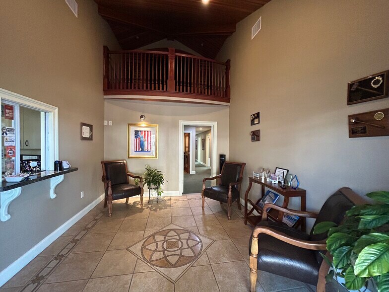 Law Office & Medical Office portefeuille de 2 biens à vendre sur LoopNet.fr - Photo intérieure – Image 3 sur 22