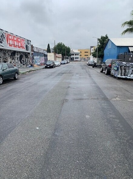 1729 S Santee St, Los Angeles, CA à louer - Photo de l’immeuble – Image 2 sur 15