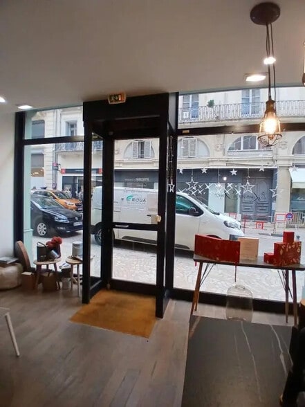 Local commercial dans Béziers à louer - Hall d’entrée – Image 2 sur 11