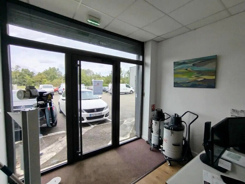 Local d’activités dans Montrabé à louer - Photo de l’immeuble – Image 3 sur 15