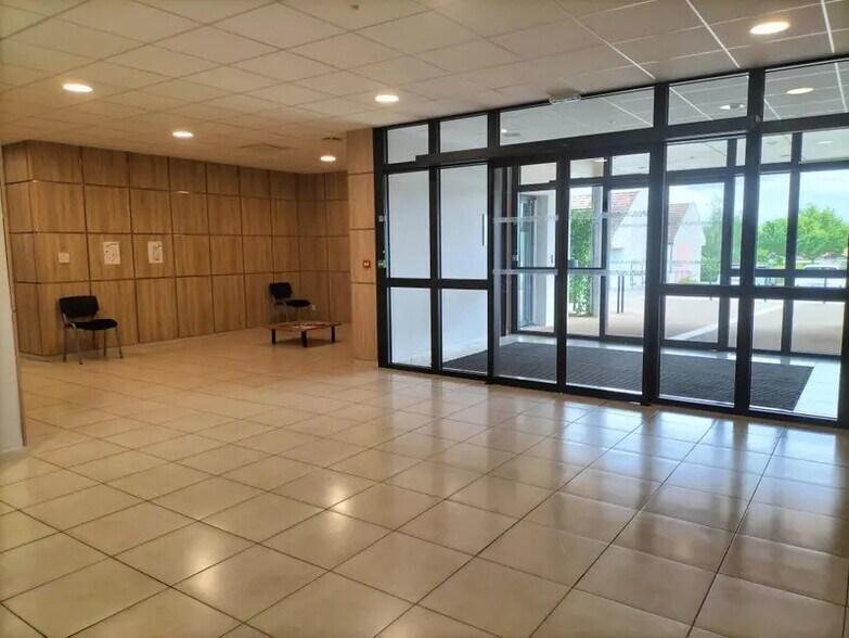 32 A Rue Des Muriers, Sennecey-le-Grand à louer - Photo de l’immeuble – Image 3 sur 5