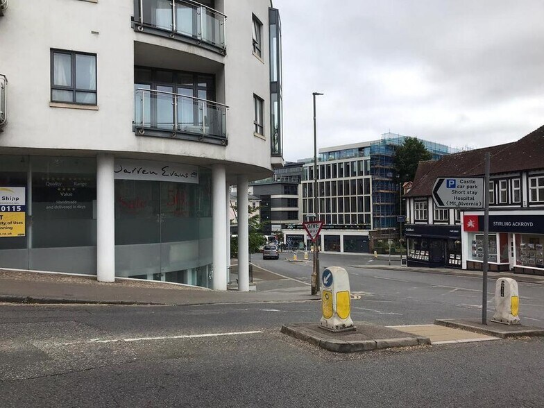 High St, Guildford à louer - Photo de l’immeuble – Image 3 sur 5