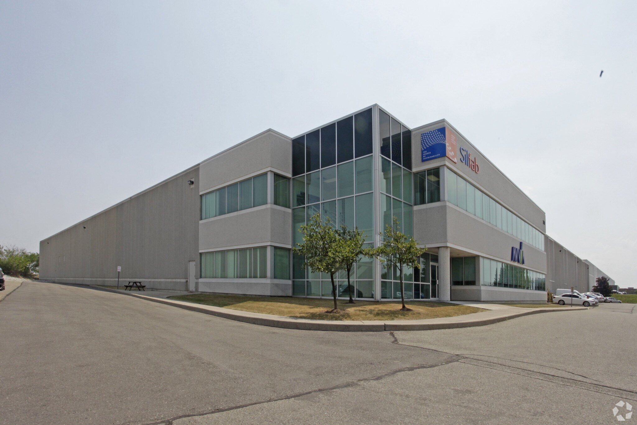 240 Courtneypark Dr E, Mississauga, ON à louer Photo principale– Image 1 sur 3