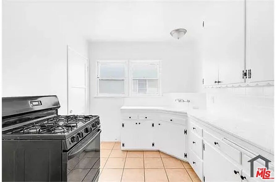 5846-5852 1/2 Woodman Ave, Van Nuys, CA à vendre - Photo intérieure – Image 3 sur 14