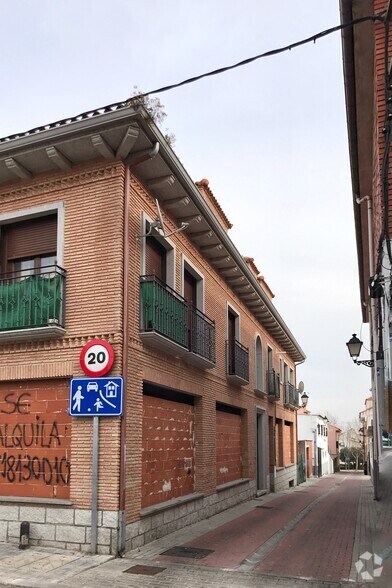 Calle Constitución, 9, Sevilla la Nueva, Madrid à louer - Photo de l’immeuble – Image 2 sur 2
