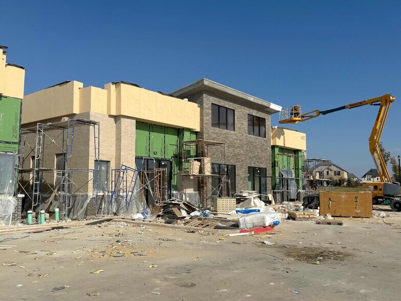 2135 Oak Grove Pkwy, Little Elm, TX à louer - Photo de la construction – Image 3 sur 7