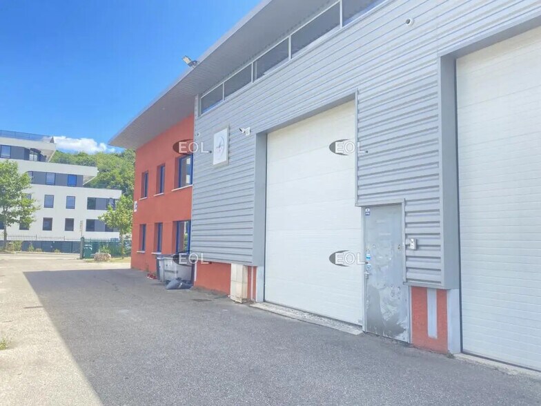 Local d’activités dans Brignais à louer - Photo de l’immeuble – Image 1 sur 11
